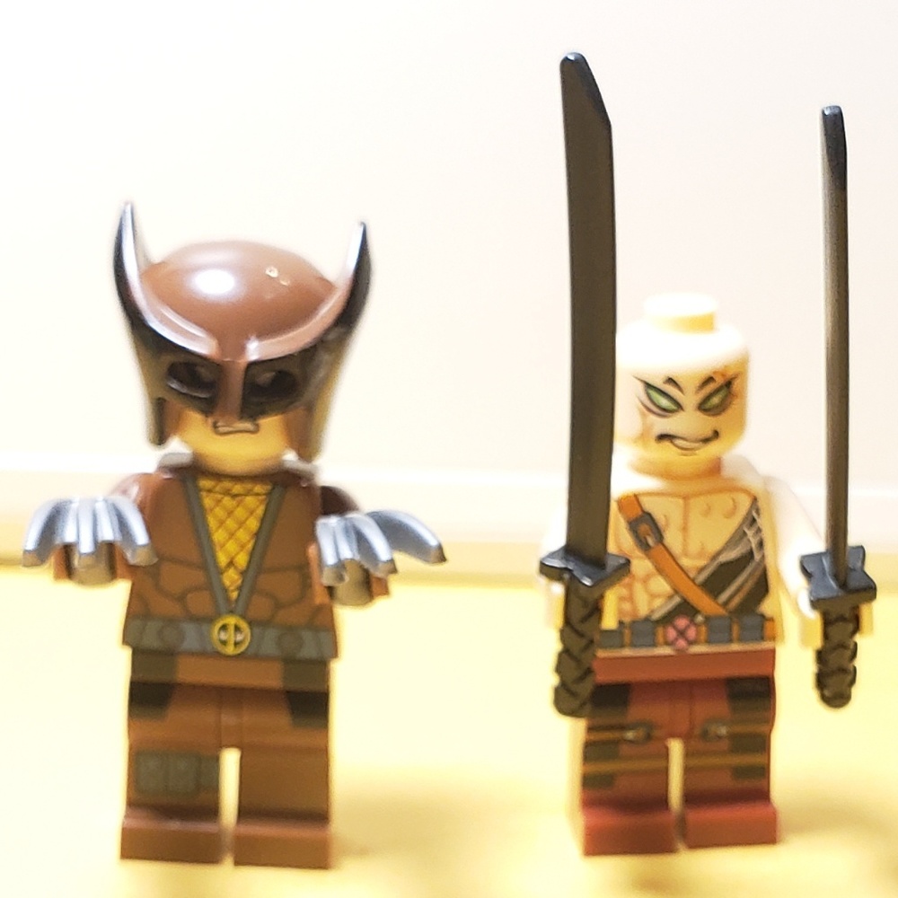 1.75" Deadpool vs Dark Wolverine MiniFigure Blocks